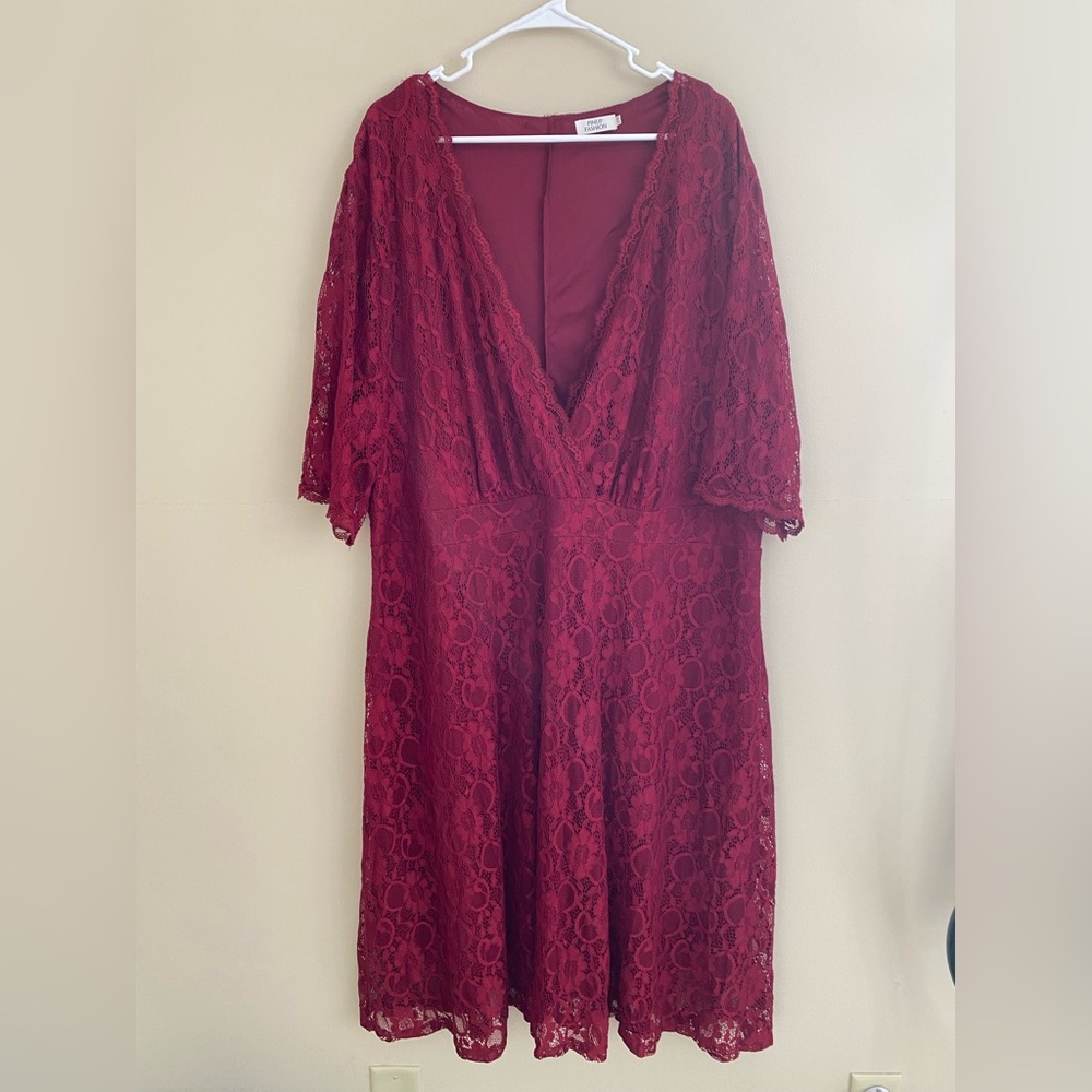 EUC Burgundy V Neck Lace Dress with 3/4 Sleeves size 28W